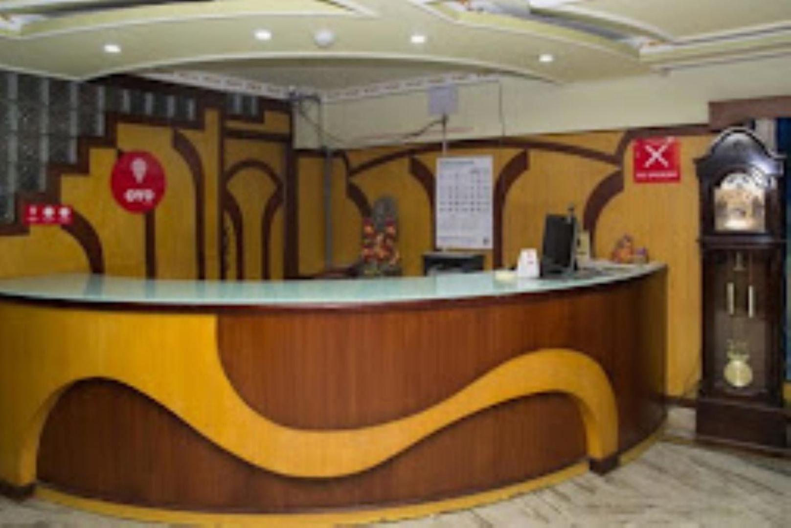 Gokul Plaza Hotel Bhubaneswar Bagian luar foto