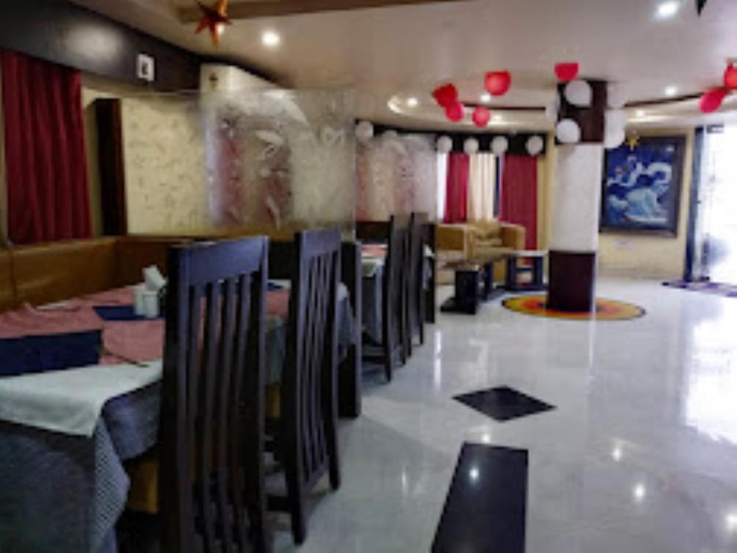 Gokul Plaza Hotel Bhubaneswar Bagian luar foto