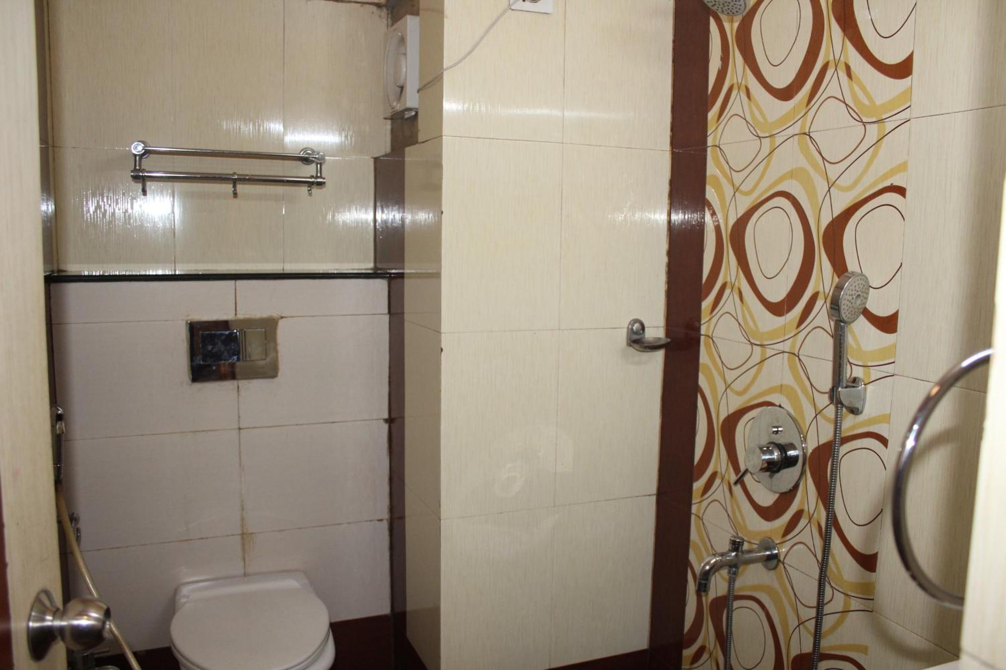 Gokul Plaza Hotel Bhubaneswar Bagian luar foto