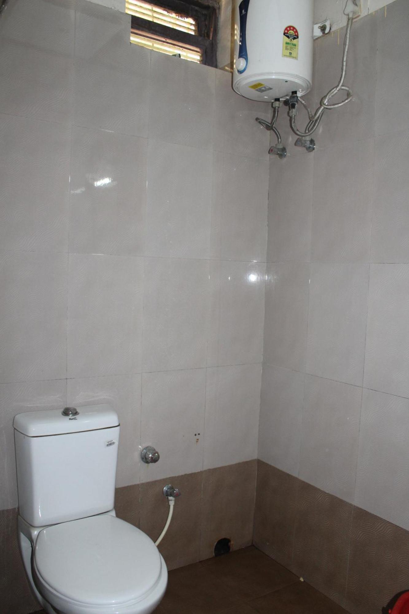 Gokul Plaza Hotel Bhubaneswar Bagian luar foto