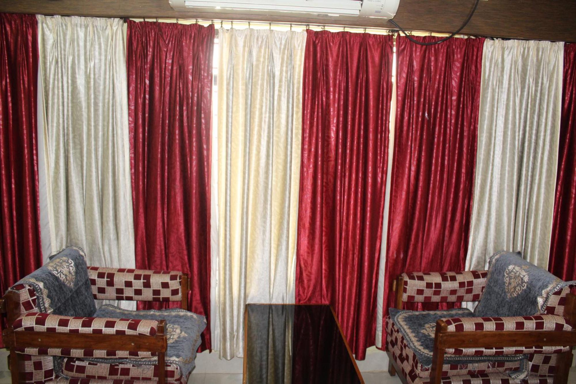 Gokul Plaza Hotel Bhubaneswar Bagian luar foto