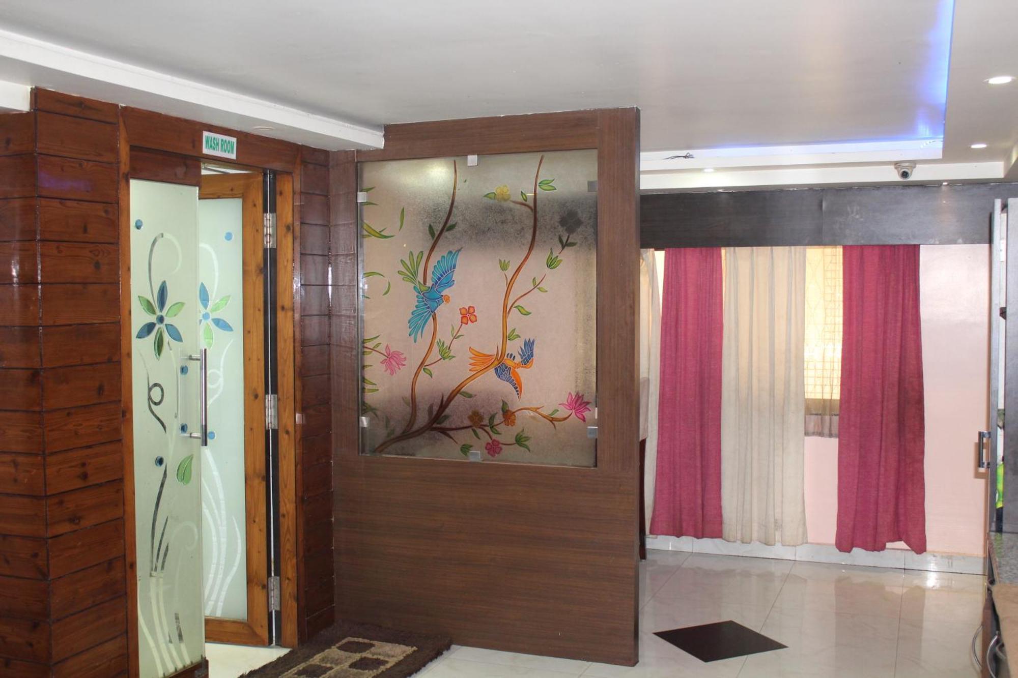 Gokul Plaza Hotel Bhubaneswar Bagian luar foto