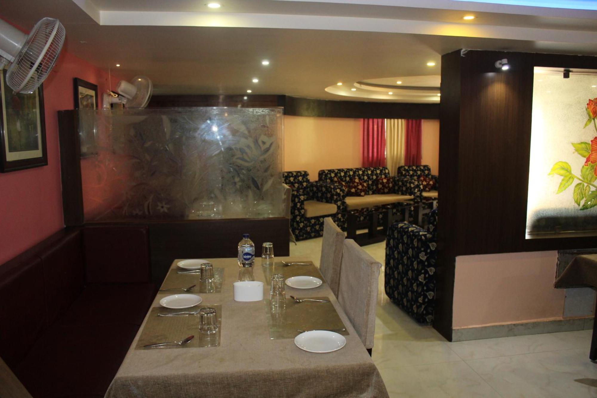 Gokul Plaza Hotel Bhubaneswar Bagian luar foto